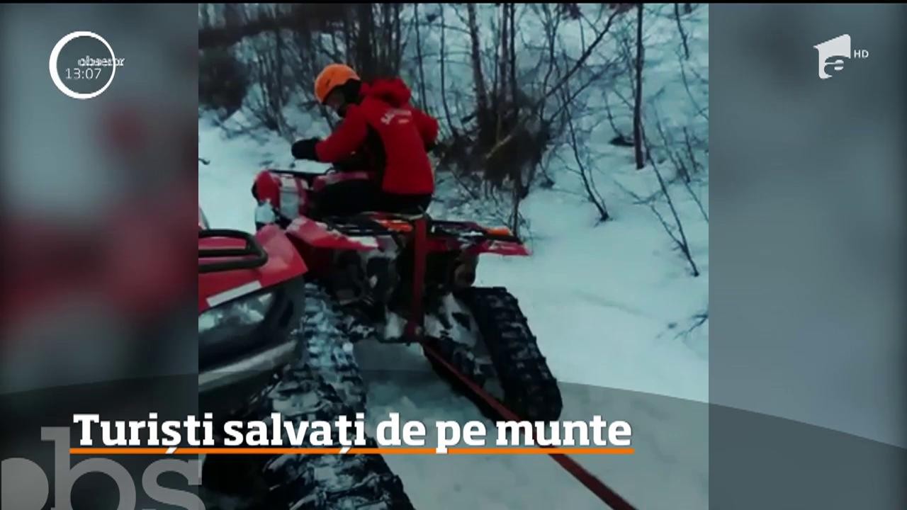 Turiști blocaţi cu ATV urile pe munte în zăpada salvați