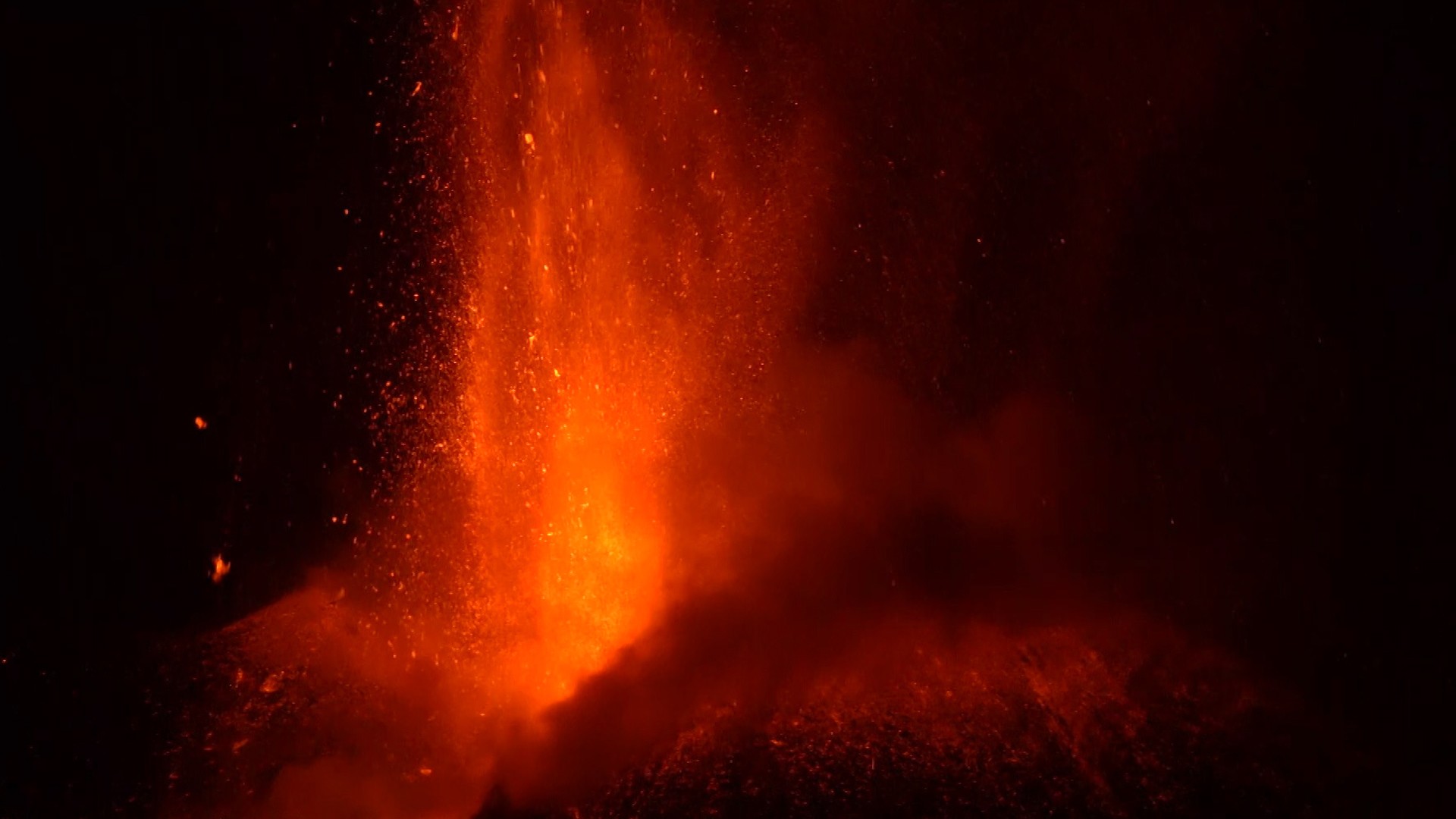 Vulcanul Etna A Erupt Din Nou Norul Vulcanic S A Ridicat La O