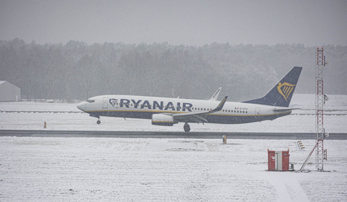 Alertă cu bombă la bordul unei aeronave Ryanair A fost escortată de