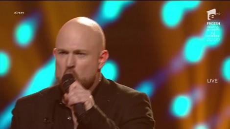 A venit americanul cu România-n suflet. Jeremy Ragsdale a adus primăvara în plină iarnă la X Factor și l-a făcut pe Brenciu să lăcrimeze