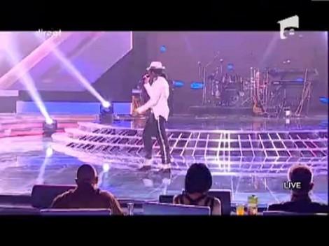 MJ pe scena X Factor: Craig Harrison danseaza fenomenal pe "Smooth Criminal"