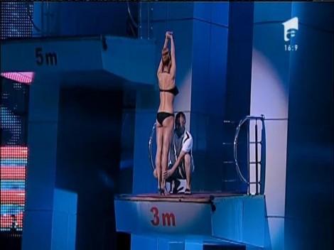 Splash! Vedete la apă | Bun(ăăă) de tot! Flavia Mihășan și costumul de baie care ne-a făcut să uităm de săritură