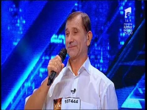 “Tu dacă te duci în Germania sau în Franţa, aruncă aia bani grămadă pe tine”. Domnul Toma a cântat la  “solzi de peste”, şi-a declarat iubirea pe scenă şi a fermecat juriul