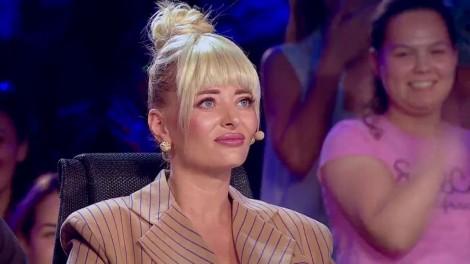 Bineeeee, boss! Puică Andrei Mihai vine "de la barosăneală" şi face show adevărat. Carla’s Dreams: “Scena asta a dus dorul unui zăpăcit ca tine”