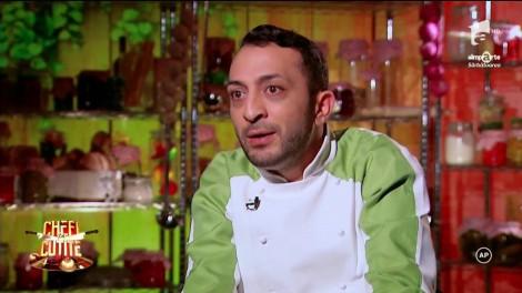 ”Scărlătescule, leagă-ți câinii, nu-i mai lăsa slobozi!” Vietnameza echipei mov le-a făcut urări, în limba ei, celorlalte echipe: ”Băi, dacă nu zice de bine?”