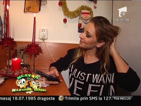 Roxana Ionescu învaţă să facă cozonac