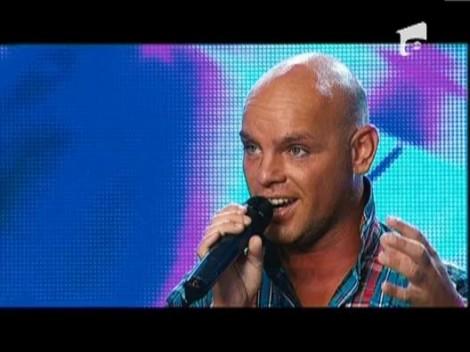 Alin Dan Rusu: bona, maseur, extraterestru, ce voce!