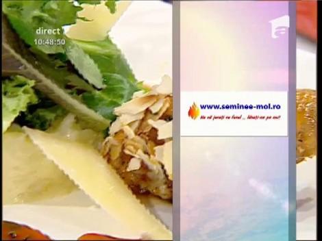 Bun de-ţi lingi degetele! Răsfaţă-te cu un pui auriu, un preparat delicios, dar light, ce se găteşte rapid!