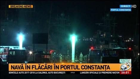 UPDATE. Incendiul izbucnit la o navă militară a fost stins. Militarii au evacuat armamentul şi muniţia de la bord