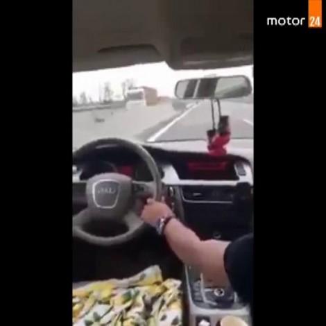 VIDEO! Teribilism la volan! Un ”boss de boss” conduce pe autostradă de pe scaunul din dreapta, cu manelele la maximum: ”Vedeți, acum sunt instructor, dar n-am șofer!”