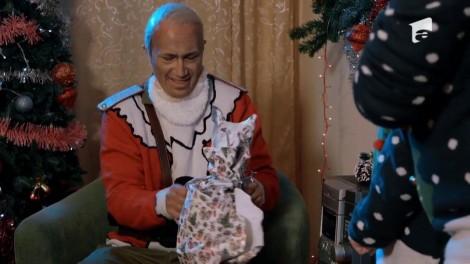 Ho! Ho! Ho! A venit Moș ”Administrator” Vișinescu încărcat cu daruri...înfricoșătoare! Ce cadouri le-a oferit unor locatari