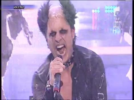 Transformare istorică şi de neegalat!  Șerban Copoț își vede visul cu ochii și îl imită pe iidolul adolescenței sale, Keith Flint, solistul trupei The Prodigy