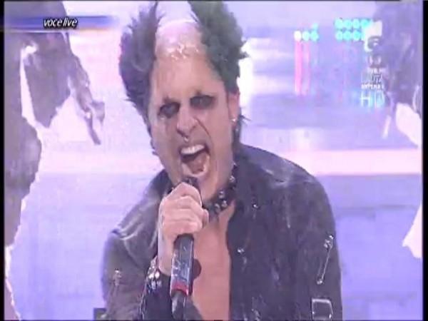 Transformare istorică şi de neegalat!  Șerban Copoț&nbsp;&icirc;și vede visul cu ochii și &icirc;l imită pe iidolul adolescenței sale,&nbsp;Keith Flint,&nbsp;solistul trupei The Prodigy