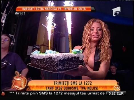 La mulţi ani, Dan Capatos! Prezentatorul a avut parte de o surpriză "fierbinte" de ziua lui