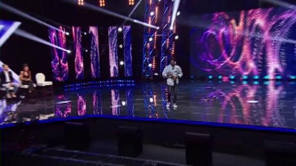 "Pacienţii au zis că mă vor vota". Mike Obinna, artistul &icirc;ndrăgostit de medicină, creează controverse &icirc;ntre jurați: "Cum vine cineva diferit, &icirc;i dați cu ciocanul"