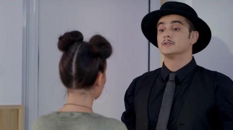 Metode sigure de a agăţa o boboacă cu Ilie Dumitrescu! 1. Tehnico-tactică/ 2. Niros:  „Este vorba despre o chestiune de a transmite...senzații pozitive!”