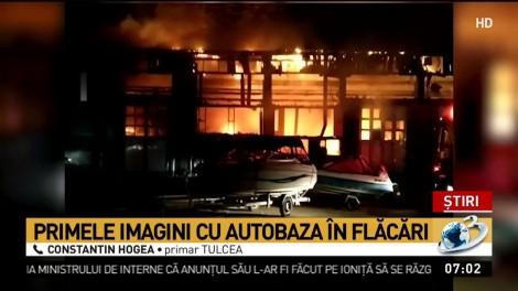 Incendiu violent la societatea de transport public din Tulcea. 15 autobuze s-au făcut scrum. Nouă autospeciale la fața locului!