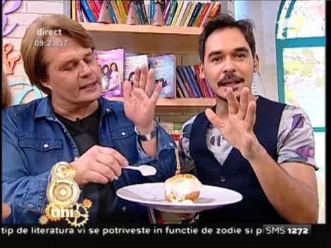 Râzi cu lacimi! FILOZOFIA SAVARINEI: Capac la 90 de grade, multă frișcă, jeleu lucios, parfumată, ca o gogoșică!