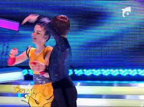 Raluca nu vede bine, dar danseaza senzational...