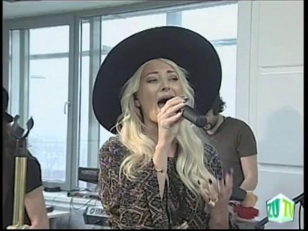 Delia, muzica sună cel mai bine din "Gura ta"! Show live, la Radio ZU, cu o VOCE care răsună p&acirc;nă la cer și &icirc;napoi (VIDEO)