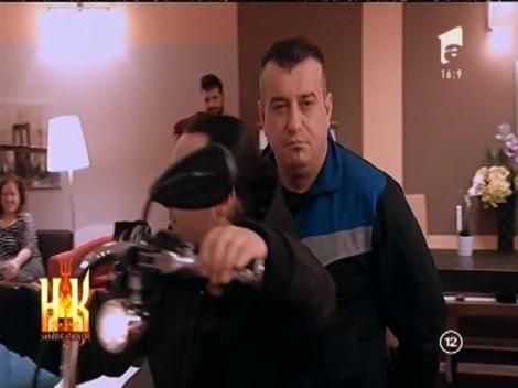 S-au trezit cu motocicliştii în casă! De la ritmuri de rock la mers cu bicicleta la cumpărături! Uite ce probă au primit acum!