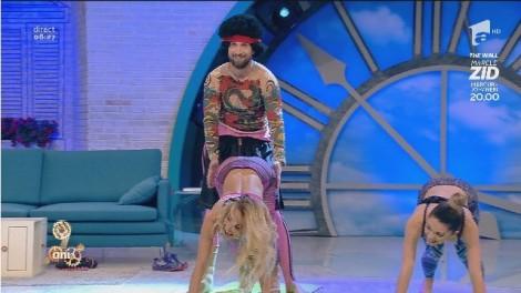 Dani, zis și "Antrenorus Libidinozaurus" de yoga! Poziția ”a da apă elefantului” a extaziat publicul: "Vreau să simți căldura! Ne ridicăm în două lăbuțe, ne unim!"