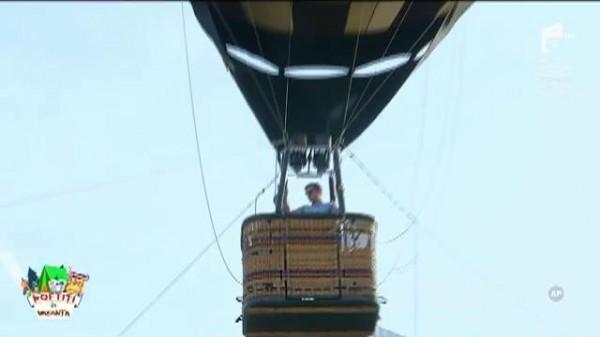 Zbor cu balonul? Perfect! Nu și pentru Liviu V&acirc;rciu: &rdquo;Băăă, dați-mă jos de aici, am rău de &icirc;nălțime!&rdquo;