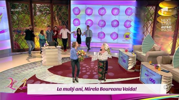 Surpriză de proporţii &icirc;n platoul &ldquo;2k1! Mioara Velicu i-a c&acirc;ntat Mirelei, de ziua ei. Frumoasa prezentatoare, luată prin surprindere de colegi și concurenți: "Alo! Ce este asta? Nu &icirc;nțeleg"