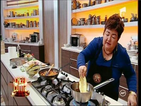 Aromele orientale i-au făcut pe chefi să se simtă adevărați sultani! Enise Ali i-a cucerit cu preparatul său!