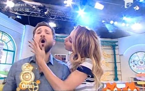 Dani și Flavia cântă în platoul de la Neatza