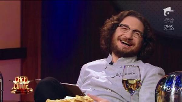 Clătitele hazlii au ajuns la &bdquo;Chefi la cuțite&rdquo;. El e doctorul-inginer care vinde clătite la metrou: &bdquo;Nu aveam carne și găteam doar din legume&rdquo;