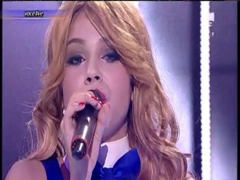 Carmen Simionescu, transformare spectaculoasă! A devenit o blondă focoasă și a adus-o pe scenă pe Kyle Minogue