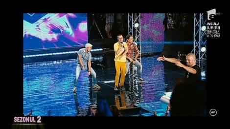A venit cu ROMANUL după el şi l-a enervat pe Cheloo! Cristian Giambaşu a făcut senzaţie la X Factor: "Ăsta-i eternul băiat din sufragerie: el, oglinda şi spray-ul"