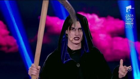 Moartea cu coasa?! Nu, doar Sergiu venit la „iUmor”! „Am venit la înmormântarea Deliei, uite și florile...”