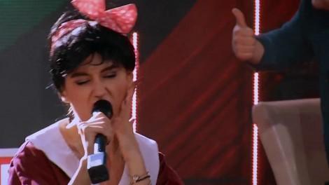 Femeia de serviciu face topul muzical de la radio Evergreen