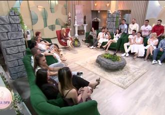 Sărutul dintre Radu și Veronica a adus un val uriaș de critici în casa Mireasa! Anne-Mary, reacție furioasă și jigniri