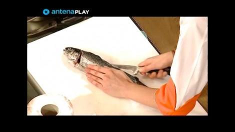 Reţeta lui Alexandru Iacob: Păstrăv la aburi cu sos de mămăligă și mix de ardei copți și capere (ediţia 4)