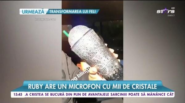Sclipiciul ia ochii vedetelor! Ruby are un microfon cu mii de cristale, pe care a plătit o avere: &rdquo;De ce nu ajuți copiii sărmani, mai bine?&rdquo;