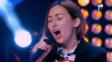 Alexandra merge pe mâna juraților... cu trei de DA!