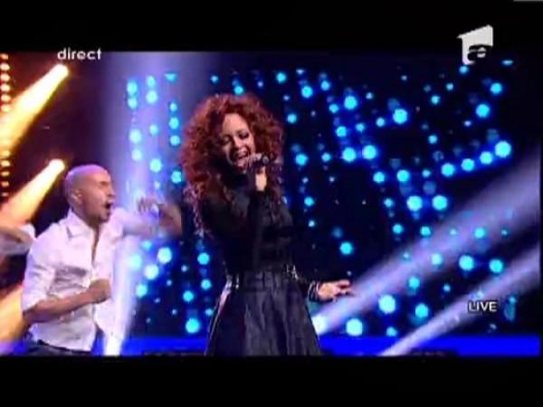 A intrat pe scena X Factor ca o regina: Alexis Jordan!