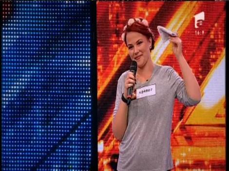 Îşi promiseseră că vin amândoi la X Factor, dar a ajuns doar ea! Bianca pe scenă, Alex... undeva Sus