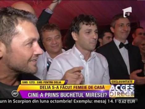 Delia a facut spectacol la aruncarea buchetului. Vezi cine l-a prins!