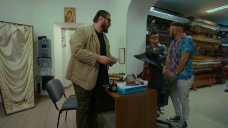 Roby Roberto şi Malone, patroni la o firmă de pompe funebre