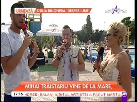 Țineți-vă bine! Mihai Trăistariu și-a schimbat look-ul pentru a a atrage toate privirile pe plajă!