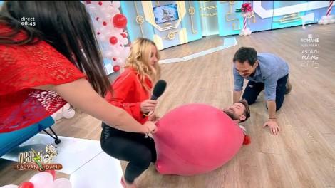 Domnișoarelor, doamnelor, îl primim la pieptul nostru?! DANI s-a transformat în MĂRȚIȘOR! Țup, țup, „mă simt ca un bebeluș în placentă”!/ Flavia: „E tare, pe ce pun mâna aici?”