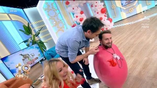 Domnișoarelor, doamnelor, &icirc;l primim la pieptul nostru?! DANI s-a transformat &icirc;n MĂRȚIȘOR! Țup, țup, &bdquo;mă simt ca un bebeluș &icirc;n placentă&rdquo;!/ Flavia: &bdquo;E tare, pe ce pun m&acirc;na aici?&rdquo;