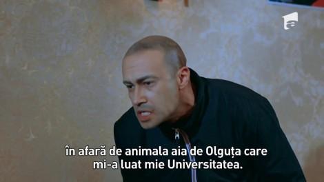 Tupeu maxim, nu glumă! La ce metode de apelează Adrian Mititelu pentru a agăța femei