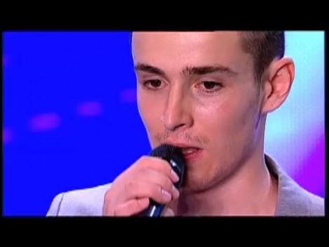 Andrei Leonte, castigatorul X Factor 2011, si-a lansat cea mai recenta piesa pe scena care l-a consacrat, in fata noului juriu