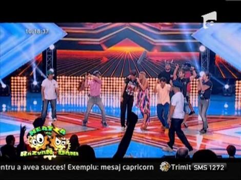 Distractie la puterea X: Dani ii face chitara "guler" lui Cheloo