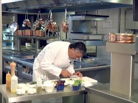 Chef Hadad pregateste o salata de homar